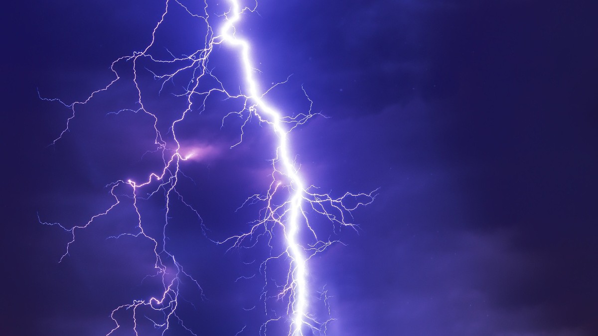 Ahora son siete regiones afectadas: Actualizan aviso de tormentas eléctricas con 'probabilidad de granizos' a partir de esta noche