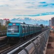 Línea 8 del Metro de Santiago avanza con aprobación ambiental de Coeva. Conectará Puente Alto y Las Condes, pasando por otras cinco comunas, con una inversión de US$1.900 millones. Revisa el recorrido.