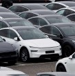 Tesla está retirando 218.868 vehículos en los Estados Unidos debido a imágenes retrasadas de la cámara de visión trasera que podrían aumentar el riesgo de accidente.