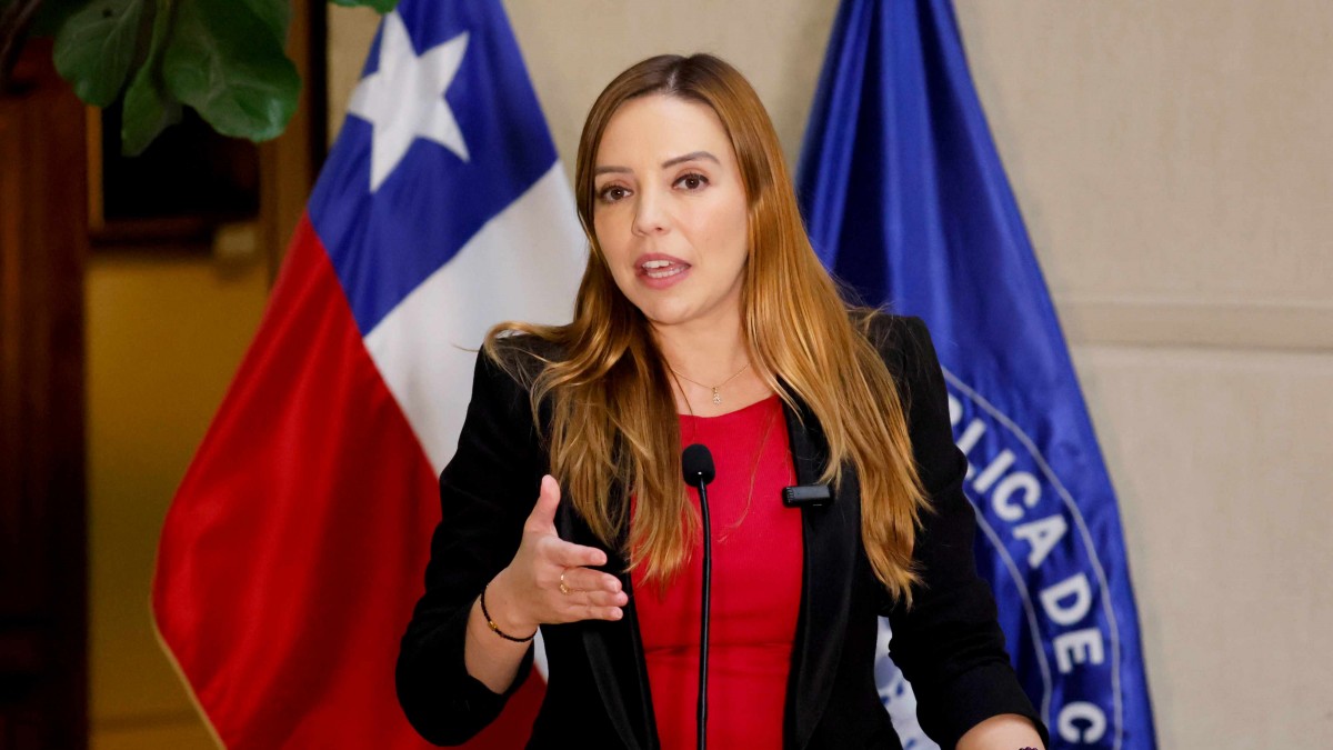 Tras denuncia por supuesta 'cuota': Realizan diligencias en oficina de senadora Flores e incautan material tecnológico