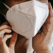 El Ministerio de Salud (Minsal) estableció el uso obligatorio de mascarillas en determinados espacios, en medio del aumento en la circulación de virus respiratorios altamente contagiosos, fenómeno habitual durante los meses más fríos del año