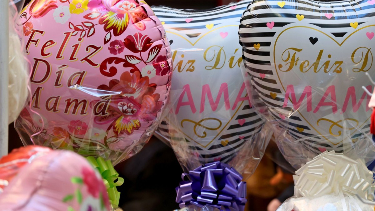 Día de la Madre moverá más de US$2.000 millones en Chile: hogares gastarán $20 mil solo en regalos