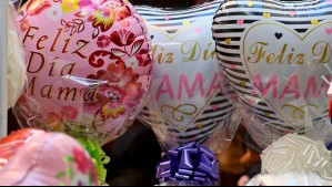 Día de la Madre moverá más de US$2.000 millones en Chile: hogares gastarán $20 mil solo en regalos
