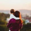 Revisa cuáles son los bonos y beneficios que pueden cobrar las madres en Chile, independientemente de si estas se encuentran en etapa de crianza, sean trabajadoras o estén pensionadas.