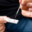 El Instituto de Salud Pública alertó por la venta en Chile del test rápido de VIH marca Wondfo, que no tiene registro sanitario. El ISP pidió a la ciudadanía no adquirirlo ni usarlo.