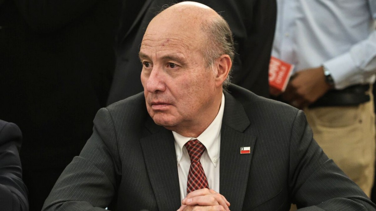 Ministro Quiroz defiende cobro del CAE en el Chile Day: 'No pagar el crédito no es un beneficio social'