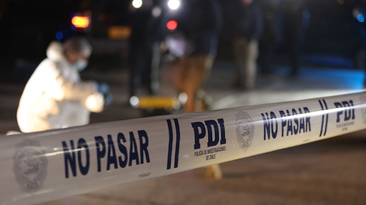 Mujer muere por 'shock hipovolémico' tras ser víctima de 'femicidio con arma cortante' en la comuna de La Cruz