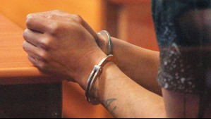 Dictan prisión preventiva para joven que portaba arma de fuego y municiones afuera de instituto profesional en Maipú