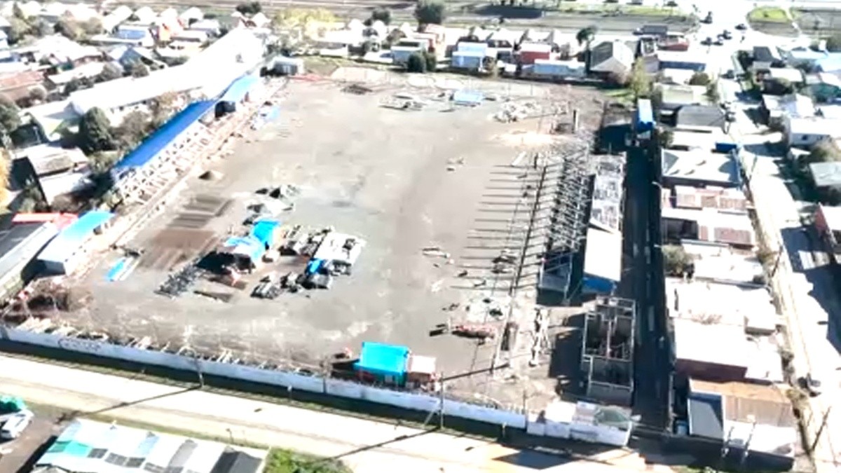 'Lo sentimos enormemente': Empresa dijo que no tenía más dinero y abandonó la construcción de estadio de Padre Las Casas