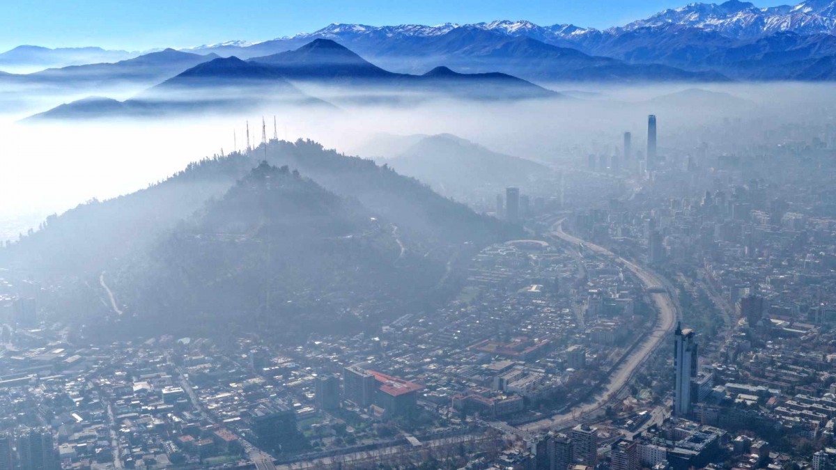 Extienden alerta ambiental para este lunes en Santiago: Revisa la restricción vehicular