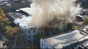 Gran incendio en Barrio República: Afecta a edificio cercano a universidad