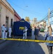 Un violento hecho de violencia se registró la mañana de este lunes en la comuna de Recoleta, Región Metropolitana, lugar en donde un pistolero solitario le dio muerte a un transeúnte tras efectuar diversos disparos en su contra.