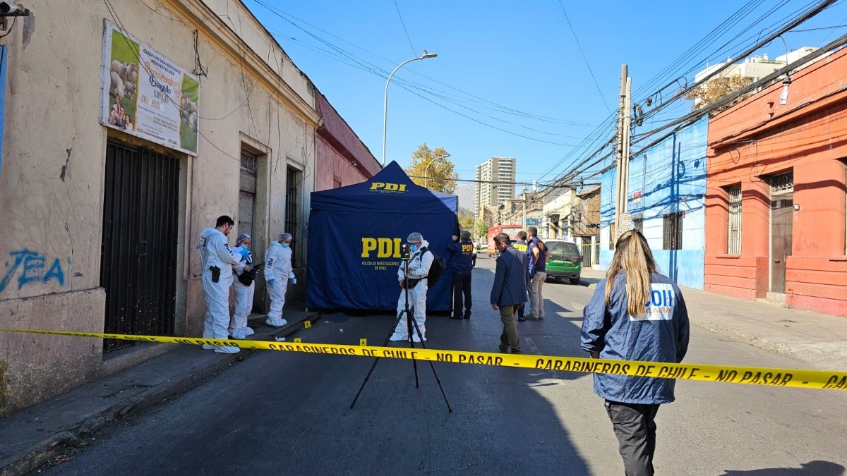 Pistolero solitario mata a un peatón en plena vía pública en Recoleta: Víctima sería un comerciante