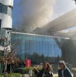 La tarde de este lunes, cientos de trabajadores y clientes debieron ser evacuados de las dependencias del Mallplaza Los Dominicos de la comuna de Las Condes, en la Región Metropolitana, debido a la presencia de humo en el edificio. ¡Detalles!