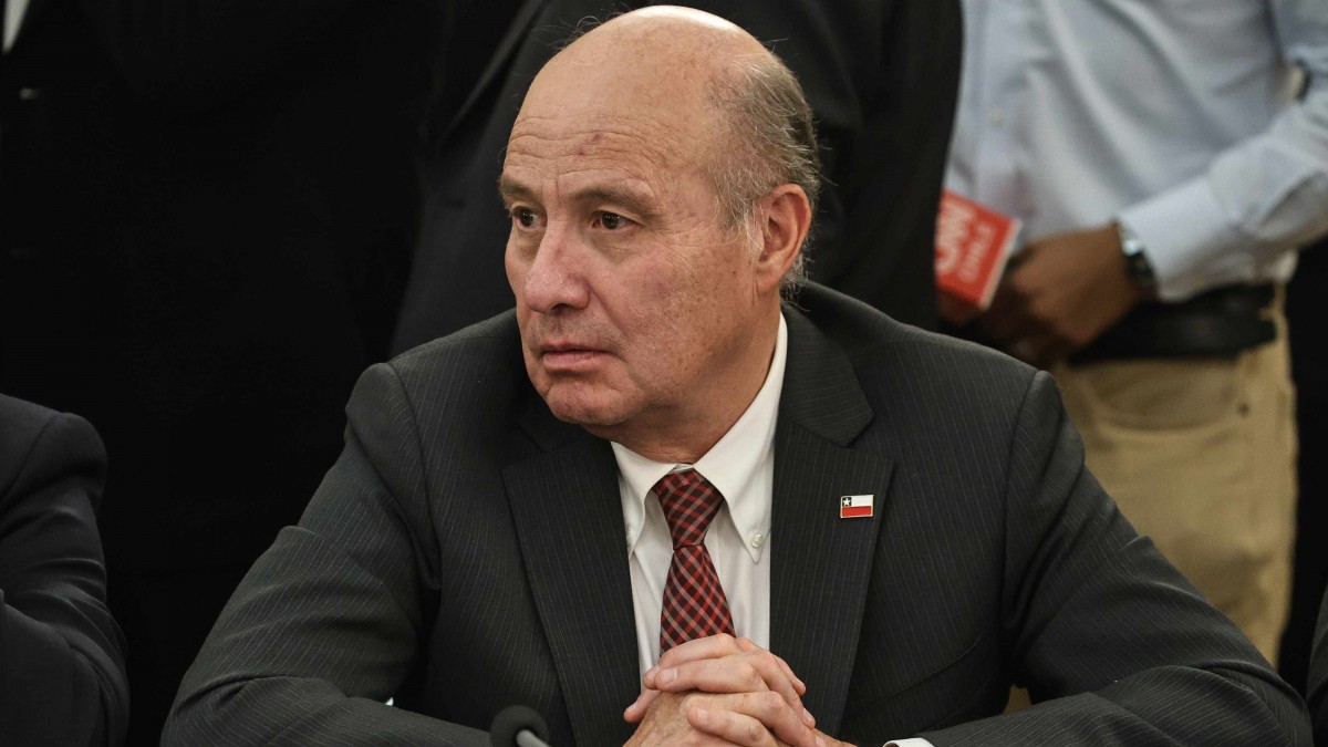 Ministro Quiroz asegura que fue malinterpretado por posibilidad de usar decretos: 'Existen en todos lados'