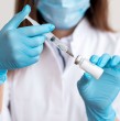 El ISP ordenó retirar un lote del antibiótico Clindamicina Inyectable de Laboratorio Sanderson por partículas contaminantes. Conoce si tienes el lote afectado y qué debes hacer.