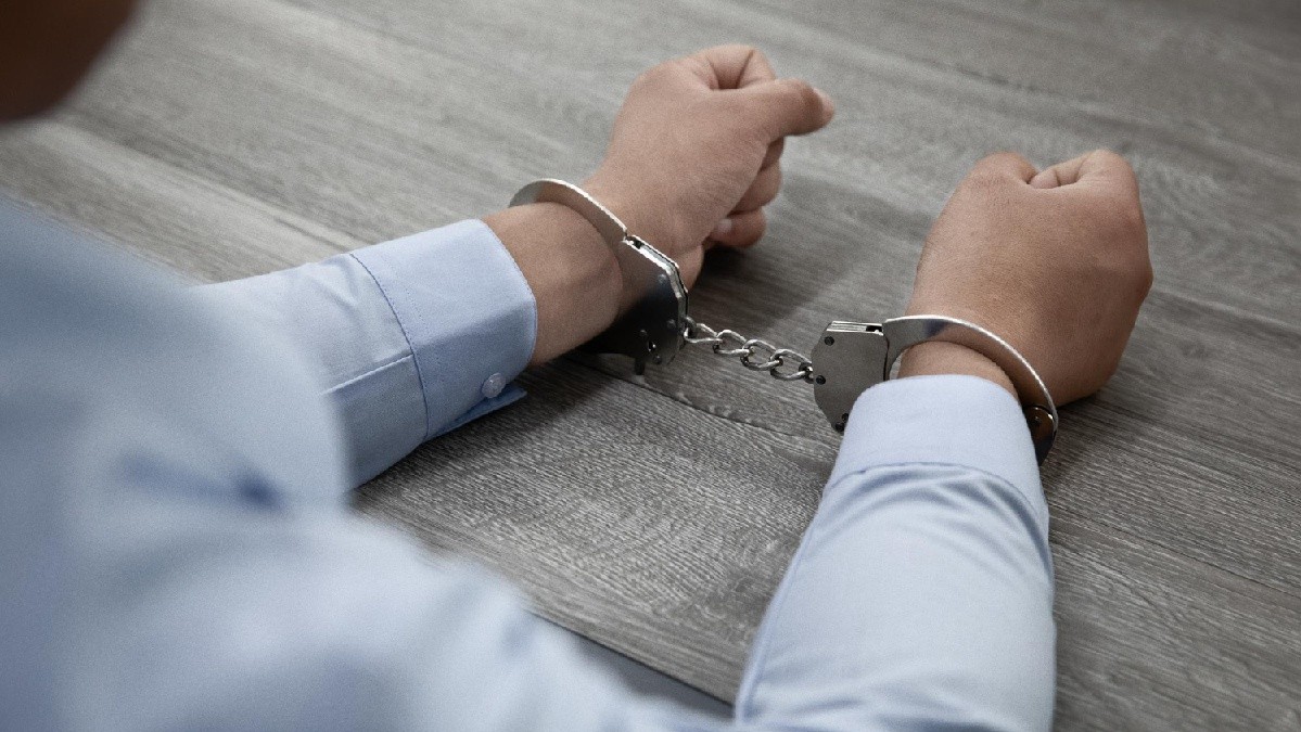¿Qué hacer si tienes un familiar detenido por ICE? Experto explica cómo solicitar una acción judicial que pocos migrantes conocen