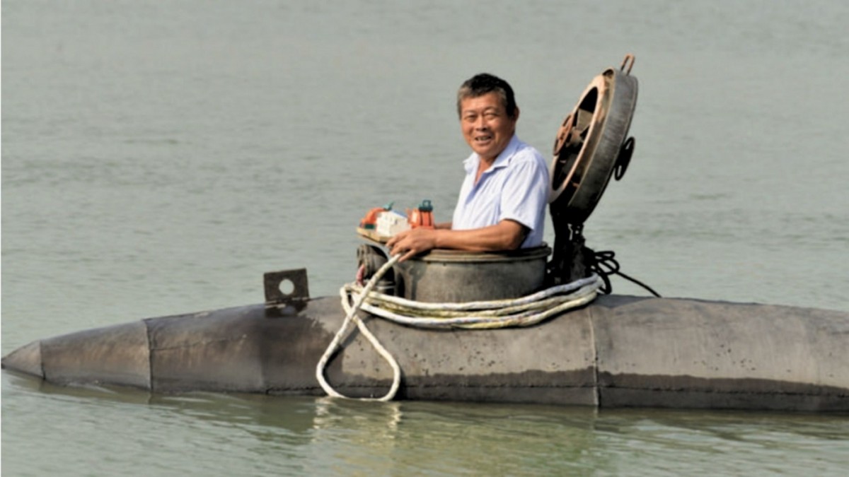 Carpintero construye su submarino: el ?Big Black Fish? puede sumergirse hasta 8 metros
