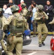 Una amenaza de bomba derivó en un amplio operativo policial la mañana de este martes al interior del mall Plaza Oeste, en la comuna de Cerrillos, Región Metropolitana.