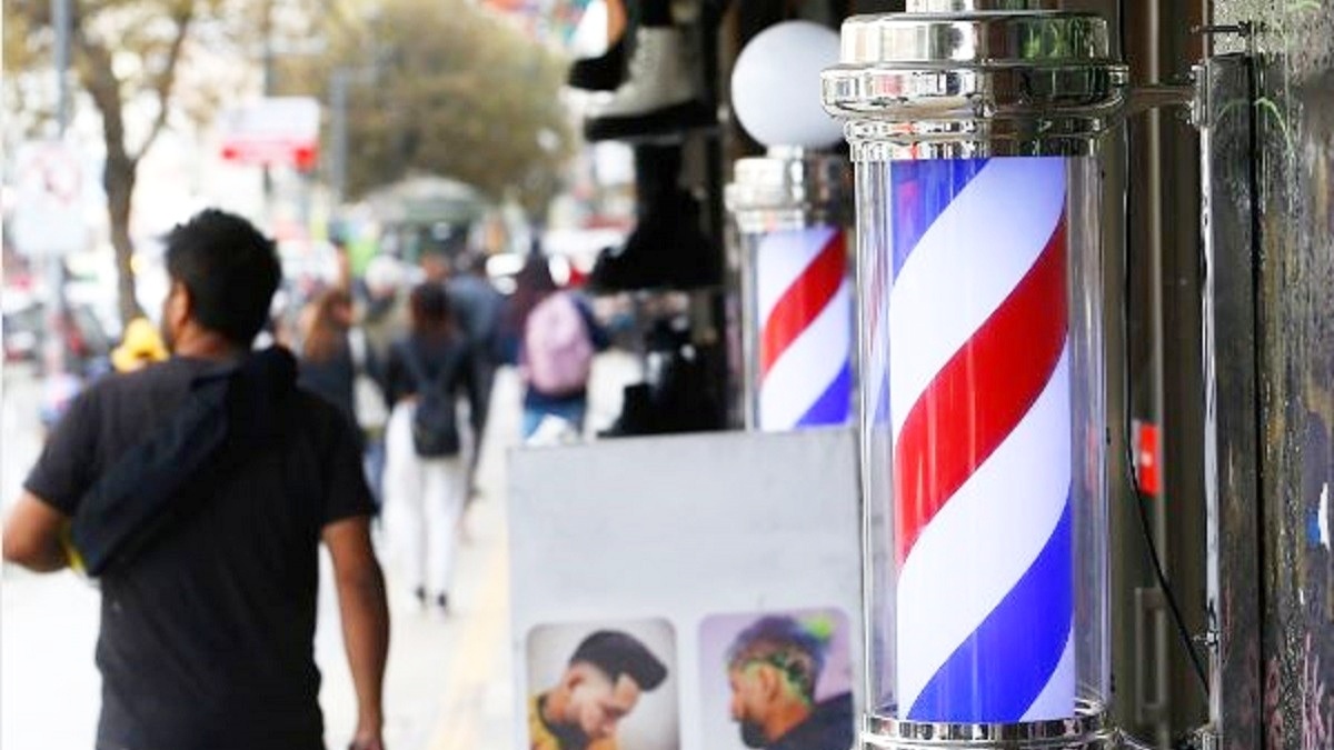 Contraloría permite a barberías operar de noche