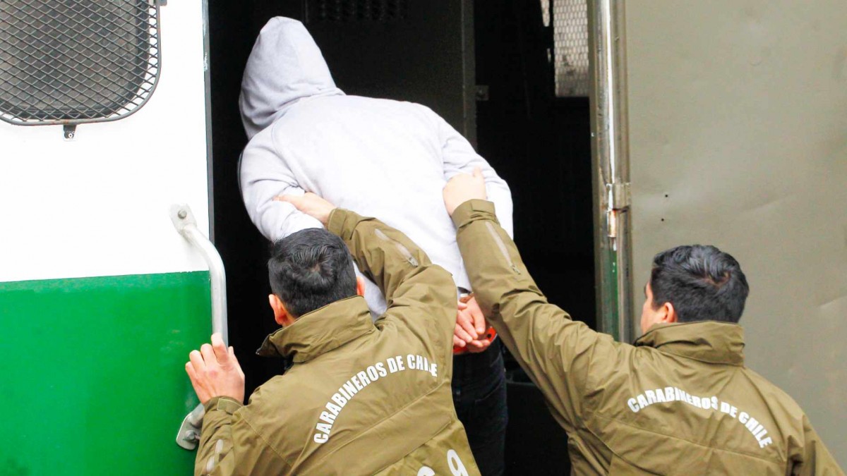 Fingieron un desmayo y una bomba: Detienen a banda que intentó estafar por más de $770 millones en tres sucursales de BancoEstado