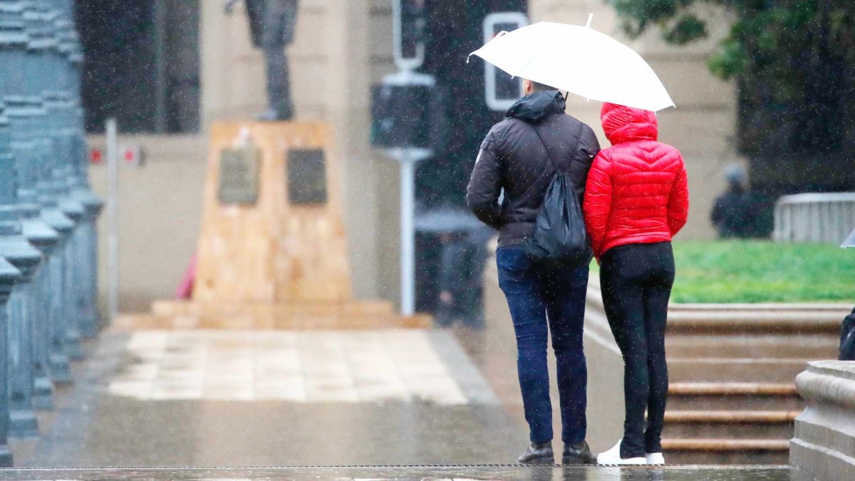Anuncian posibles lluvias para esta semana en la Región Metropolitana: ¿Qué días y en qué sectores podría llover?