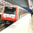 En la tarde de este miércoles, al inicio de la hora punta, Metro de Santiago informó el cierre temporal de siete estaciones de la Línea 4, debido a una persona en la vía.