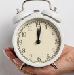 Revisa cuándo se volverá a cambiar la hora en Chile para dejar el horario de invierno y pasar al de verano. Esto debería ocurrir el primer sábado del mes de septiembre, a la espera de confirmación.