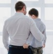 Conoce cuándo se celebra el Día del Padre en Chile este 2026. Revisa la fecha específica en que se festejará a los padres y por qué existen dos celebraciones en nuestro país.