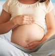 Conoce de cuánto es la duración del fuero maternal en Chile para las mujeres trabajadoras que están embarazadas. La medida protege a aquellas que pertenecen al sistema público, organismos privados, incluidos centros comerciales y casas particulares.