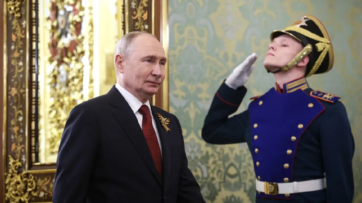 Putin en público: anciano cansado y mirada esquiva