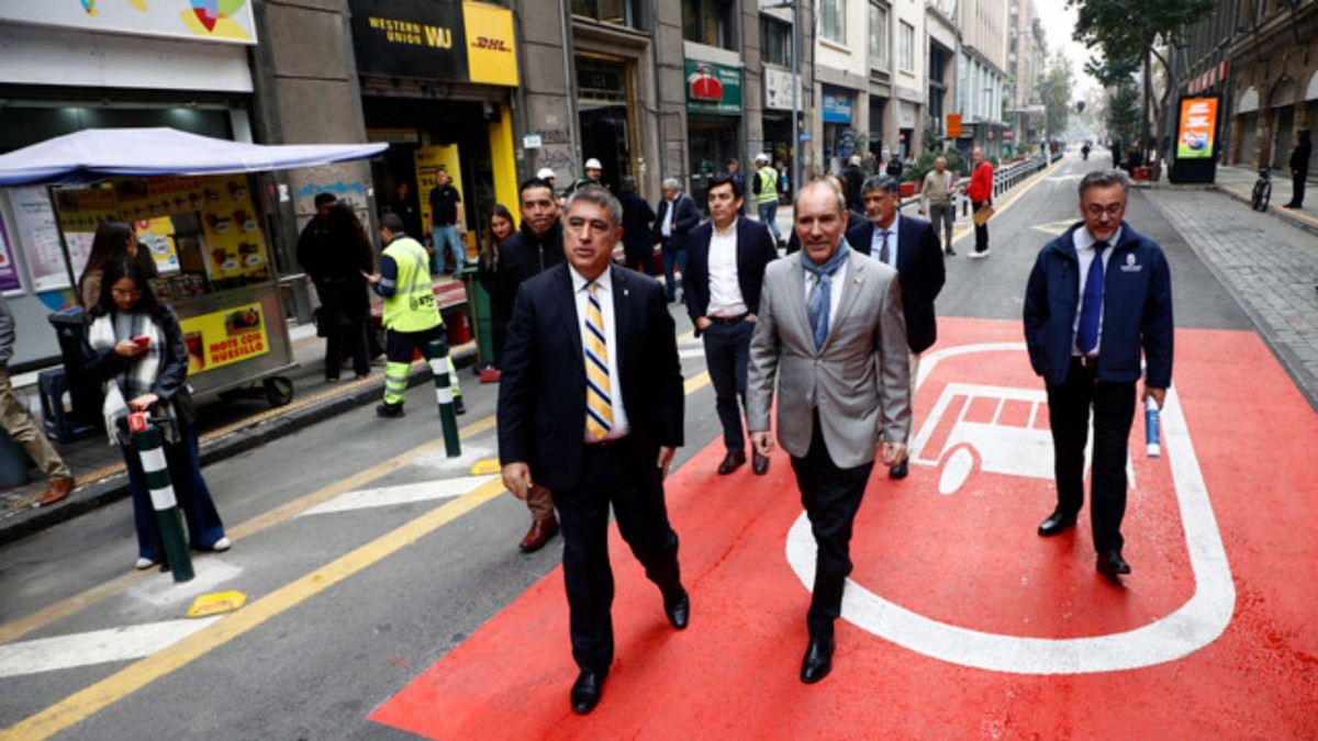 Ahora será semipeatonal: Así quedó el eje Bandera tras arreglos para que vuelvan a circular buses