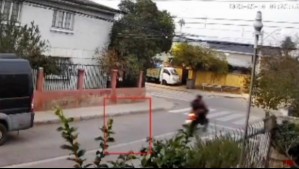 Motochorro con tobillera electrónica es chocado por automóvil: Quedó con fracturas expuestas y se mantiene en riesgo vital