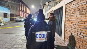 Hombre es asesinado a balazos en la vía pública en Recoleta: Otra víctima se encuentra grave