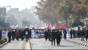 Normalizan tránsito y reabren estaciones de Metro tras marcha estudiantil en Santiago