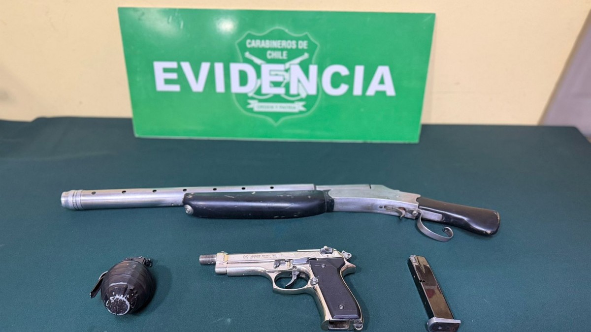 Sujeto detenido en contexto de violencia intrafamiliar y tenencia de armas: Portaba escopeta, pistola y una granada de fantasía
