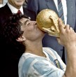 Un médico que trató a Diego Maradona y luego presenció su autopsia aseguró que el ídolo podría haber mejorado en 48 horas si se le hubiera suministrado un diurético, en el juicio en Argentina por la muerte del \\\'Diez\\\' en 2020.