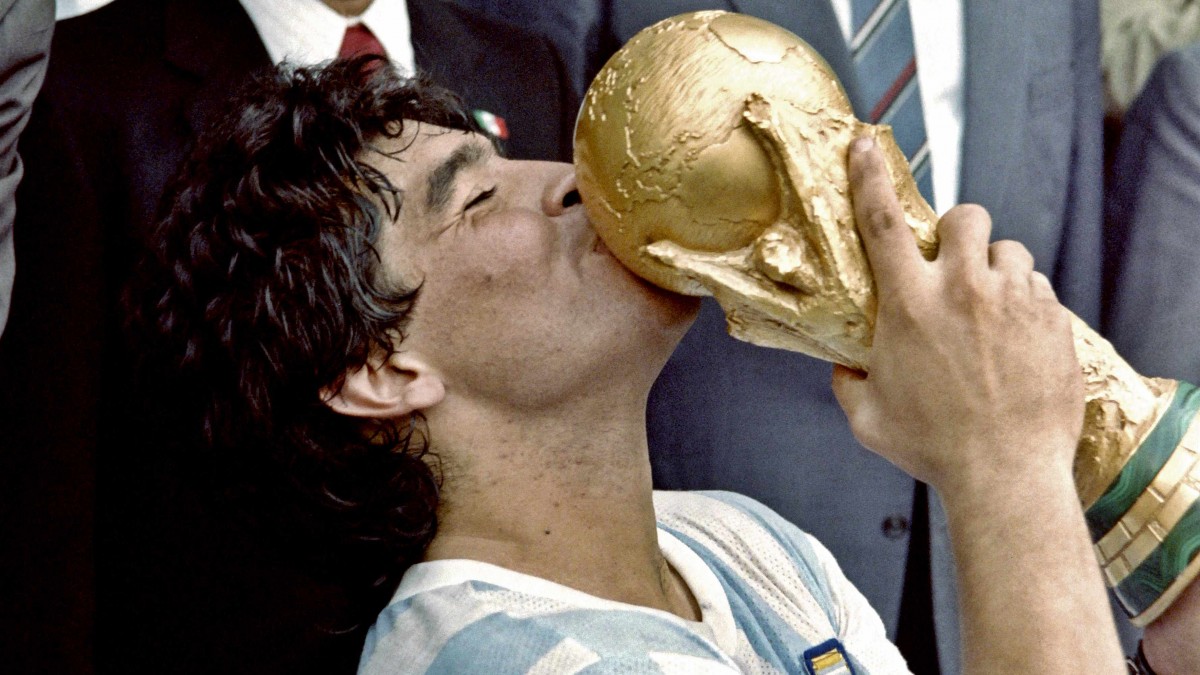 Médico afirma que Maradona podría haber mejorado con un diurético durante juicio por su muerte