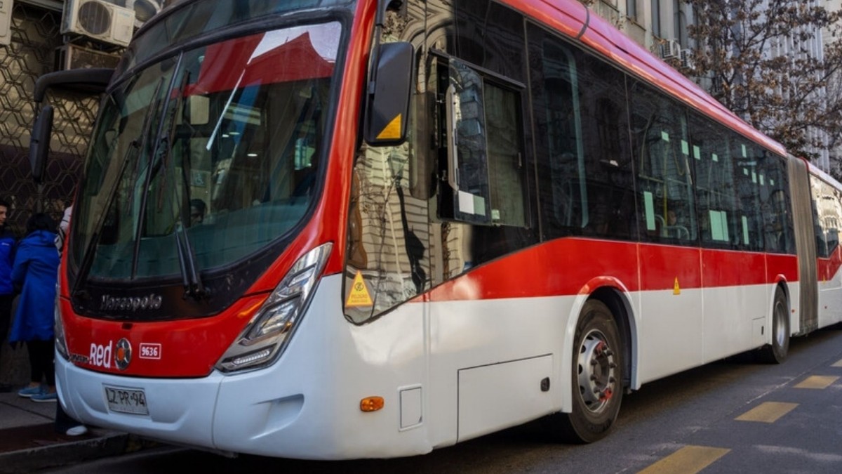 Carabinero de franco abate a asaltante de pasajeros de bus RED en Recoleta