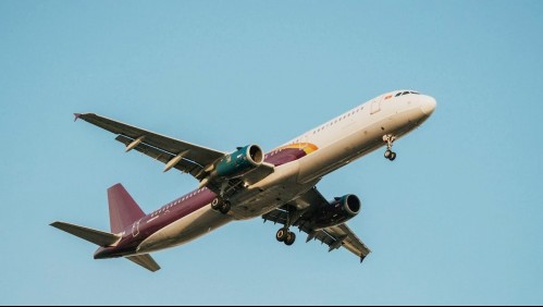 Chileno es detenido en aeropuerto de Brasil tras acusaciones de insultos racistas y homofóbicos en vuelo comercial