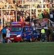 Lo que debía ser una celebración total tras el triunfo 4-1 de Cobreloa en el Estadio Zorros del Desierto, terminó empañado por un grave accidente que sufrió uno de sus hinchas en pleno partido de la Liga del Ascenso ante Deportes Copiapó. ¡Detalles!