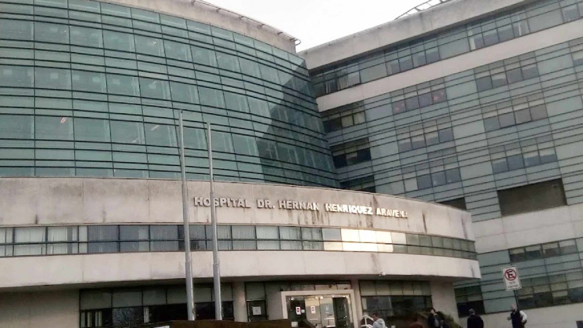 Oncólogos del hospital de Temuco derivaban pacientes a su clínica privada: Conoce informe de Contraloría