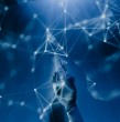 El reporte identificó el uso de modelos generativos para apoyar el reconocimiento de sistemas, la creación de malware y la ejecución de ataques que se adaptan dinámicamente a los entornos que buscan vulnerar.