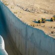 Singapur avanza en la construcción del puerto automatizado más grande del mundo. El proyecto contempla lanzar 227 bloques de hormigón al mar y alcanzar 65 millones de contenedores TEU.