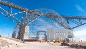 Así avanza la construcción de gigantesco domo minero en el norte de Chile: Será más alto que la cúpula del Movistar Arena