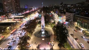 Un faro en pleno Santiago Centro: Reencienden histórico monumento tras 40 años sin funcionamiento