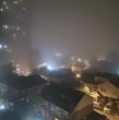 Una intensa neblina cubrió durante la noche de este jueves distintos sectores de la Región Metropolitana, generando advertencias por baja visibilidad en rutas como la 68.