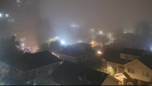 Densa neblina cubre Santiago: Reportan baja visibilidad en rutas y autopistas