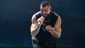 Ricky Martin tuvo que detener concierto tras lanzamiento de gas lacrimógeno al escenario en Montenegro