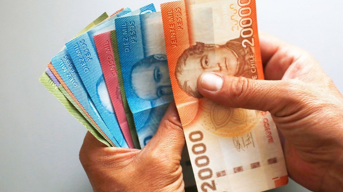 Sigue debate por aumento del sueldo mínimo: ¿Cuánto podría subir el salario en Chile?